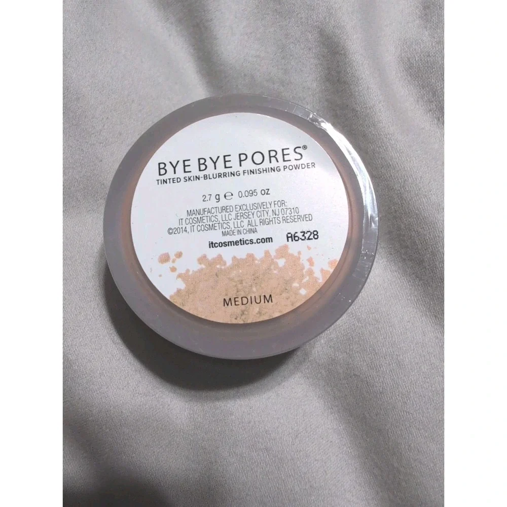 IT Cosmetics Bye Bye Pores Finishing Powder Medium Tinted Sealed 2.7g